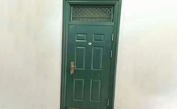 海西学校教室门