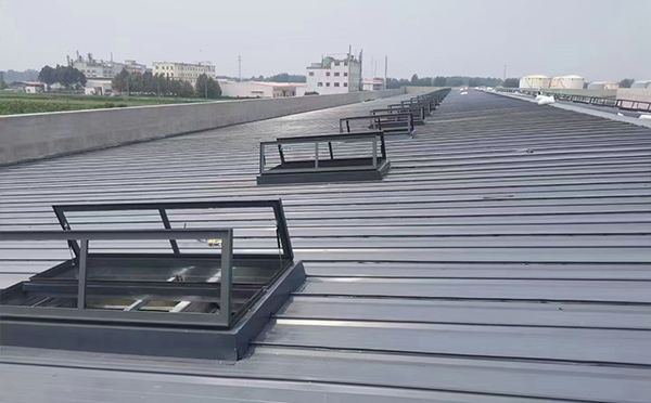 某中学室内体育馆海西排烟窗改造项目