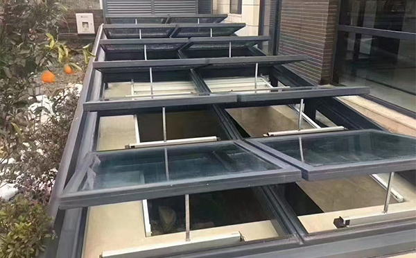 某轨道交通车辆维修车间海西排烟窗应用