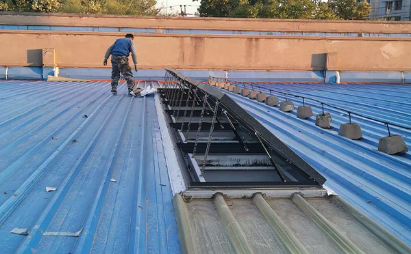 某区域性物流仓储中心海西排烟窗系统安装项目